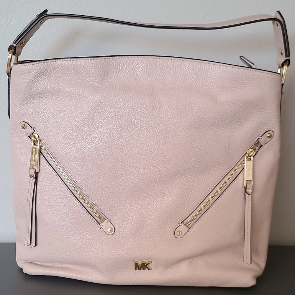 Michael Kors Evie large pebbled leather hobo shoulder bag in a soft pink - Picture 1 of 12